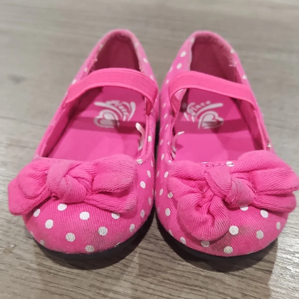 Place Pink Polka Dot Kids Shoes with Bow size 5